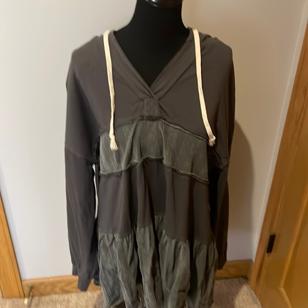 GiGio Top with hood